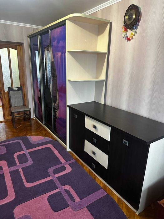 Квартира простора 3-кімнатна