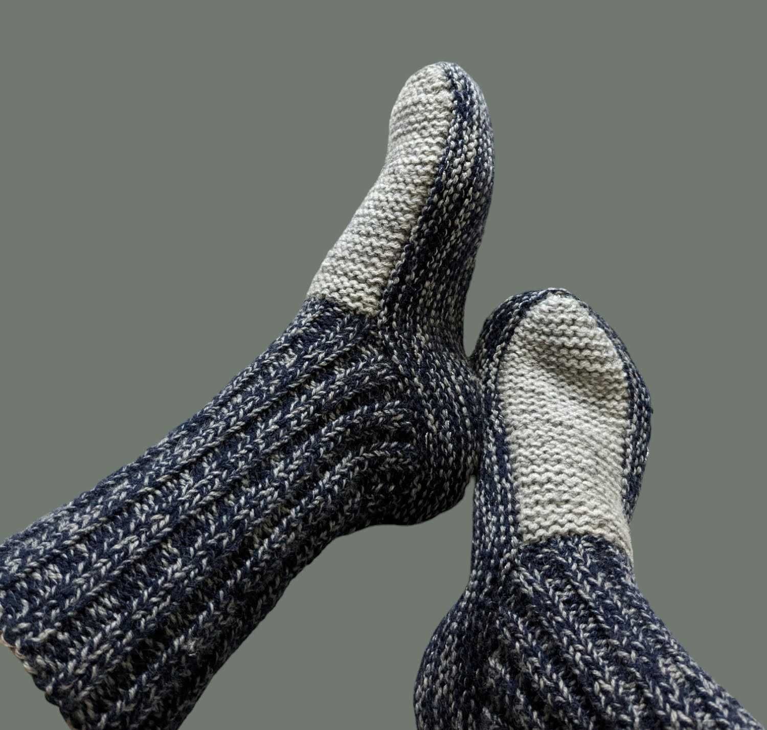 Вовняні шкарпетки ручної в'язки