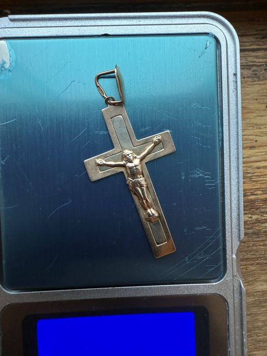 Продам золотой крестик