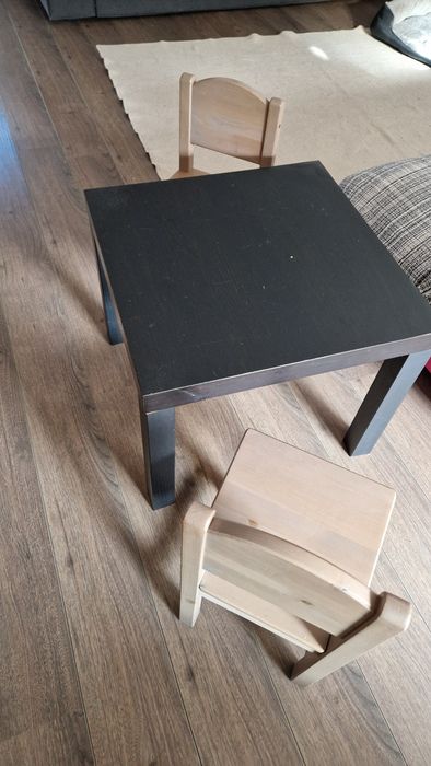 2 Mesas de apoio Ikea e 2 mini cadeiras