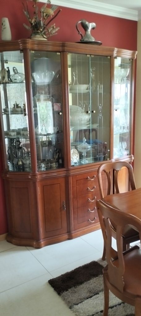 Mesa de sala de estar e aparador