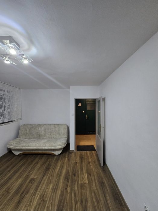 Milanówek Centrum do wynajęcia kawalerka 30m2  z balkonem , 1 piętro