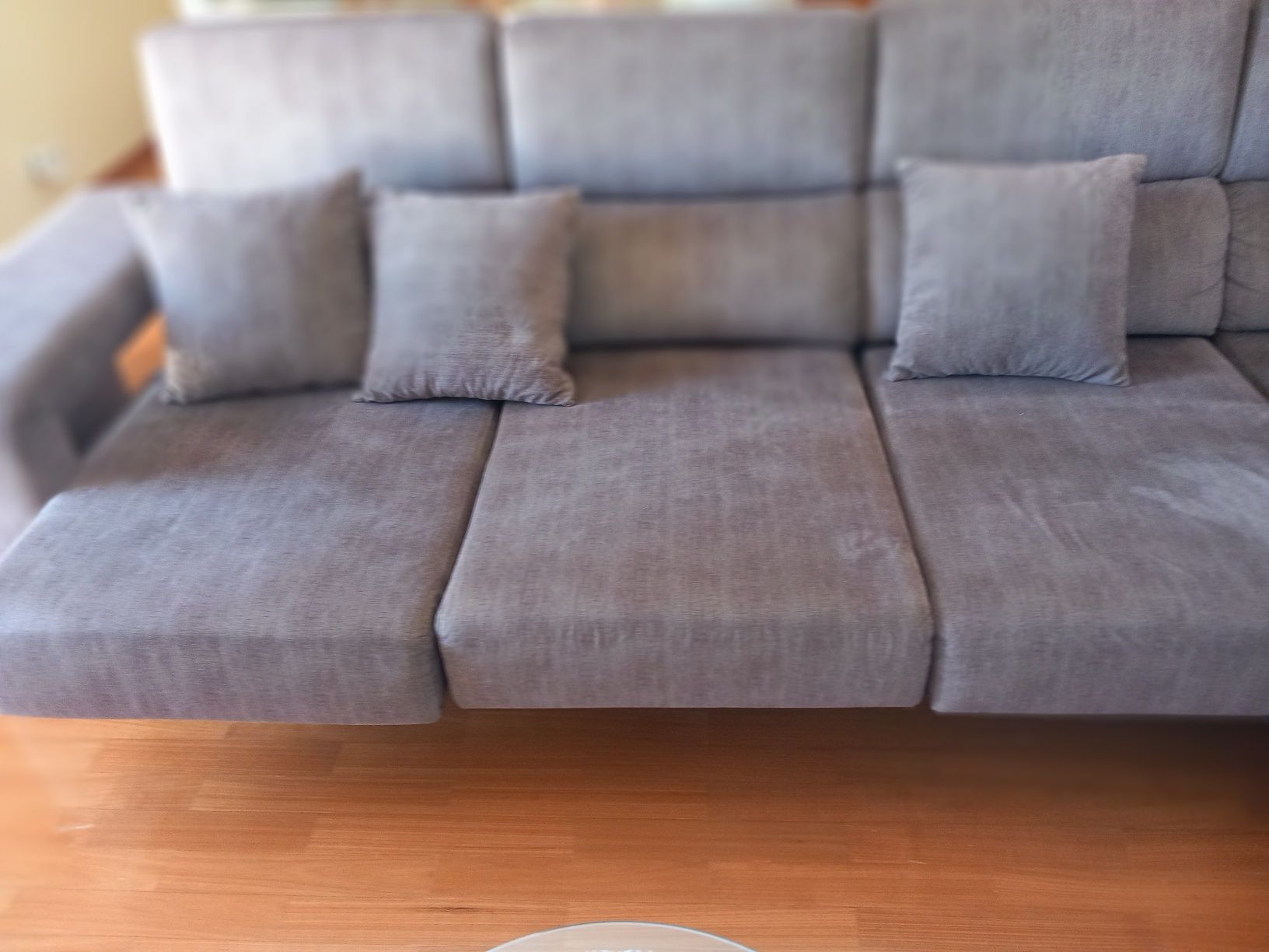 Sofá grande com chaise longue e 3 lugares