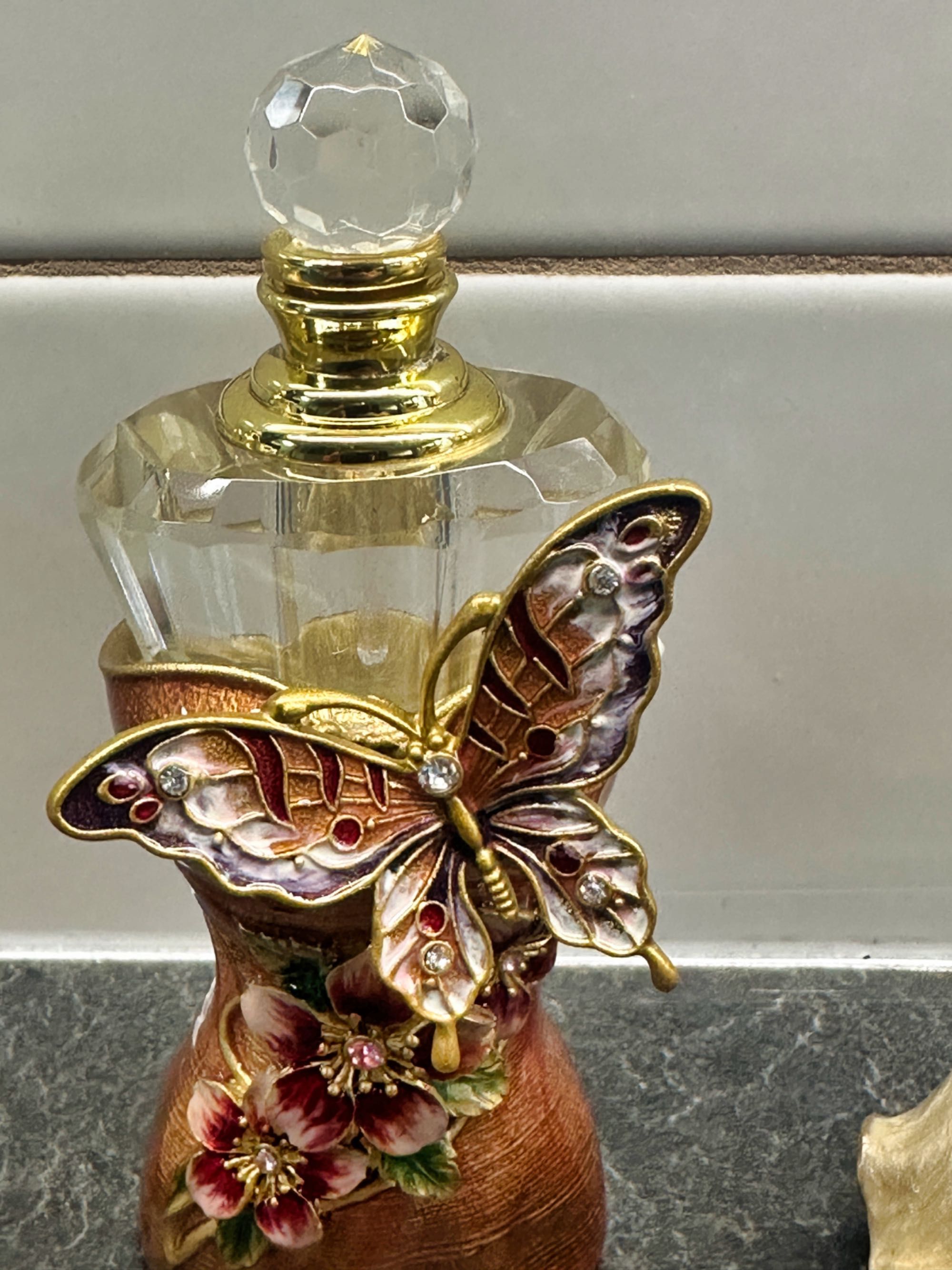 Flakon na perfumy, zestaw 3 designów. Dekoracyjne, ozdobne.
