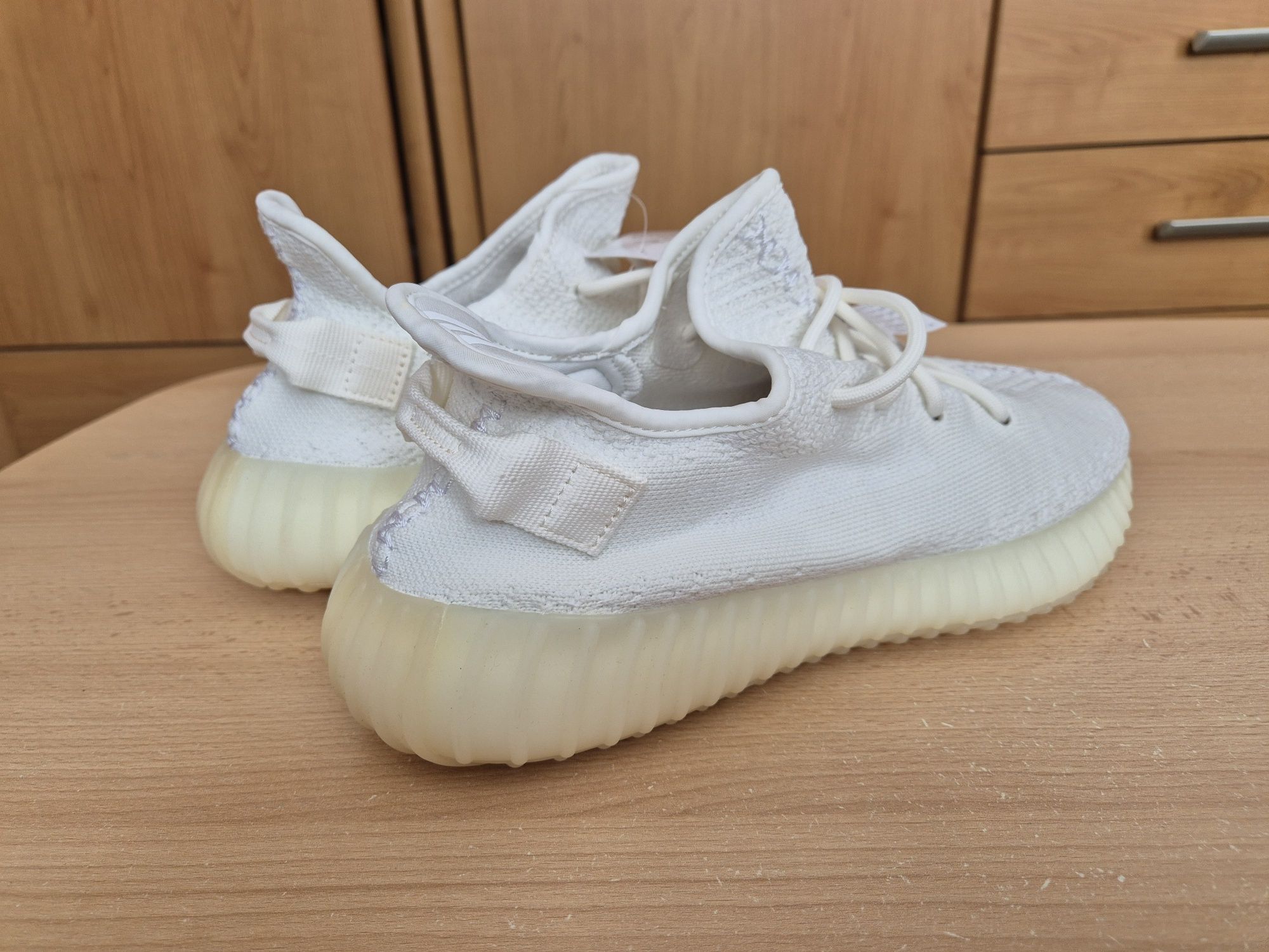 Adidas yeezy Boost 350 v2 cream triple white CP9366