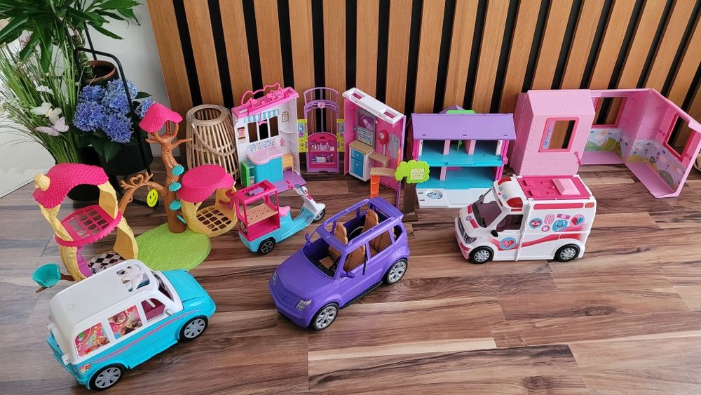 Zabawki domek barbie pojazdy
