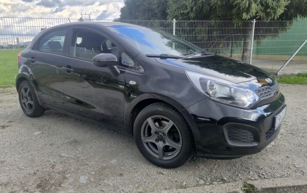 Zadbana Kia Rio ** Benzyna ** Klima ** Niski Przebieg