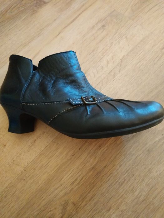 Взуття. Жіночі весняні з натуральної шкіри напівчобітки.