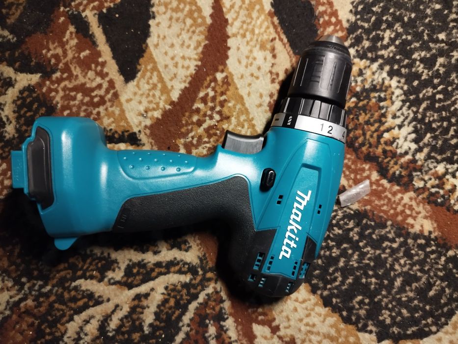 Wkrętarky Makita 6271D