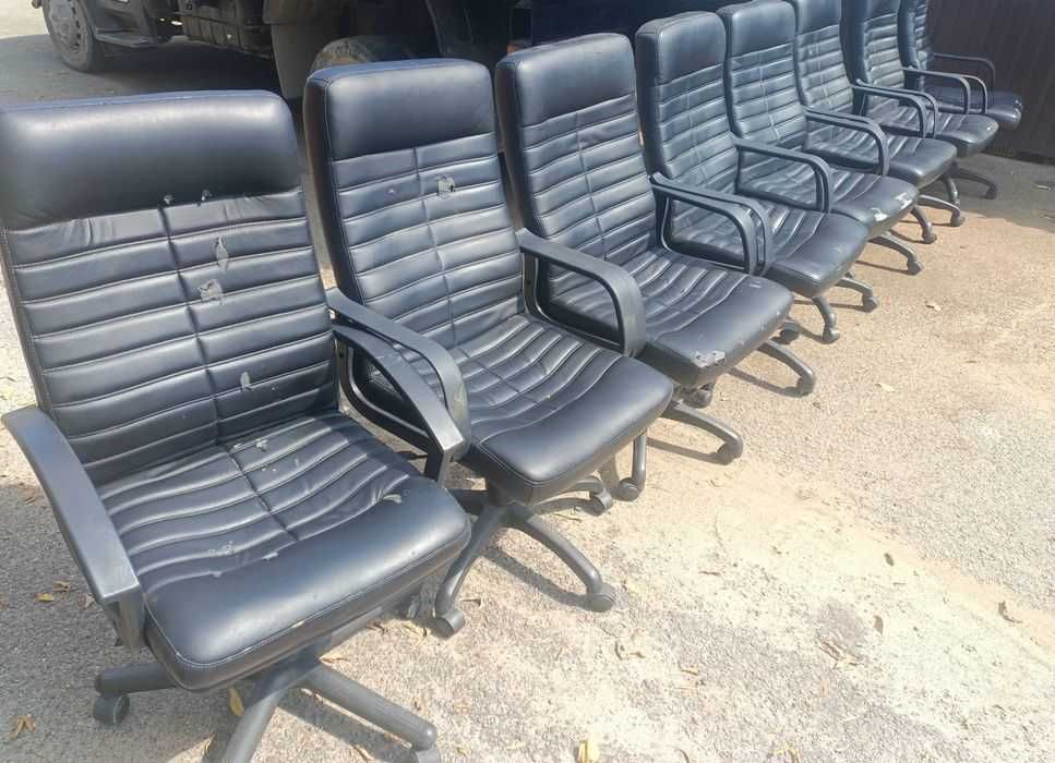 Стулья черные. 30 штук.