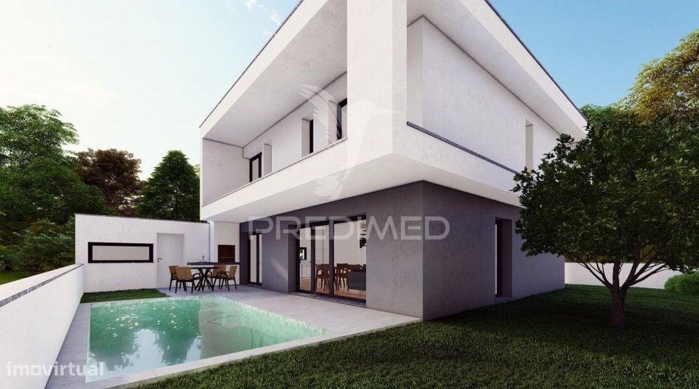 Moradia T4 independente na Aoreira