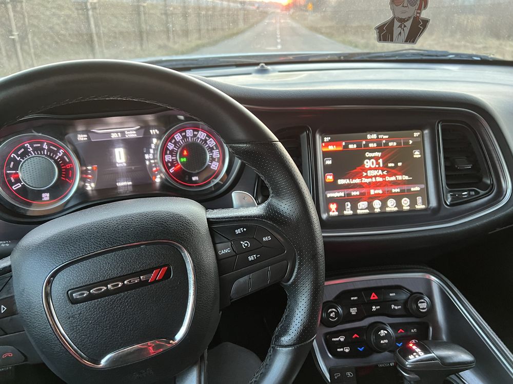 Dodge Challenger 5.7 HEMI V8