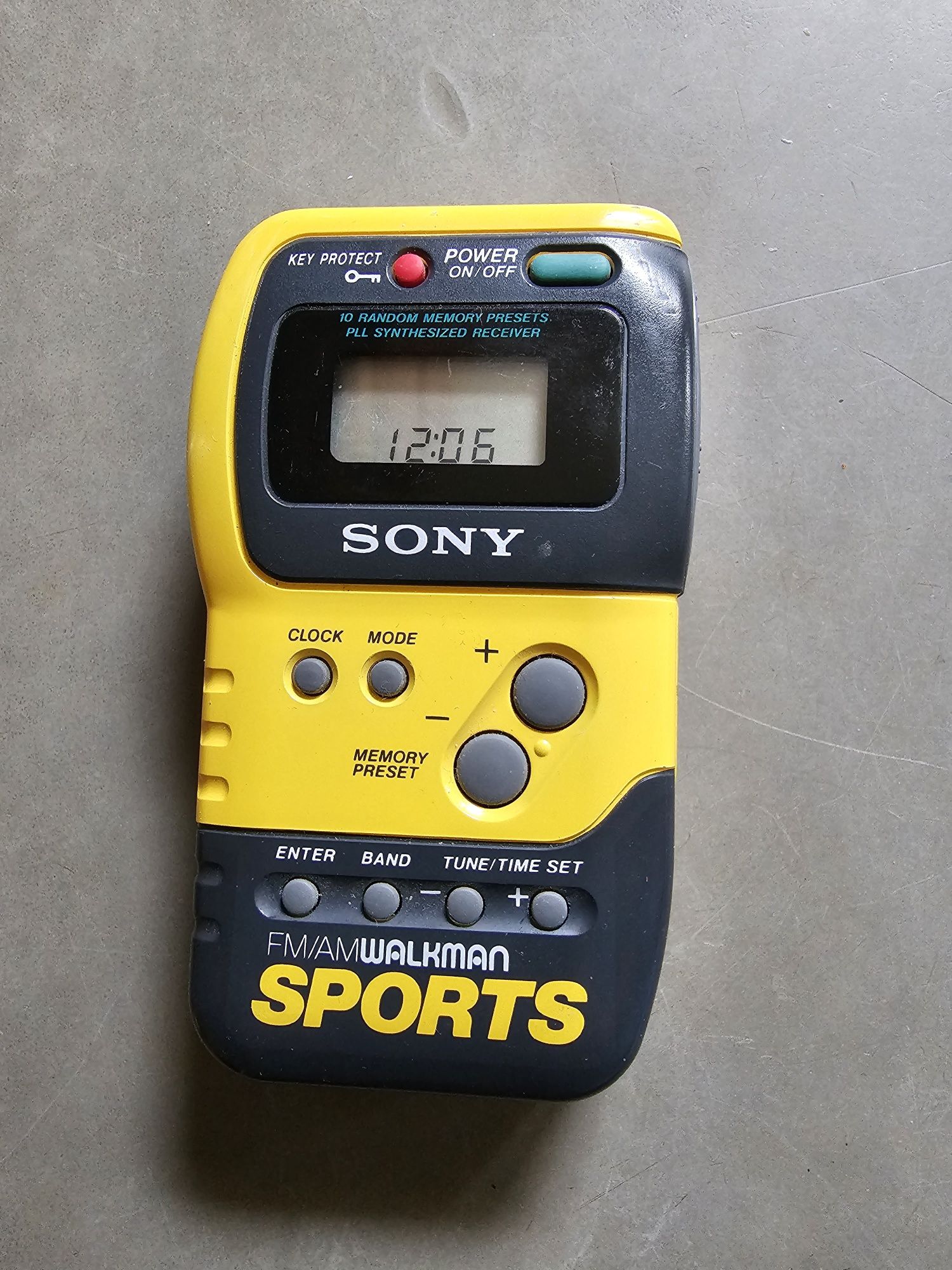 Vintage SONY Walkman Sport FM/AM Radio Yellow SRF-M70