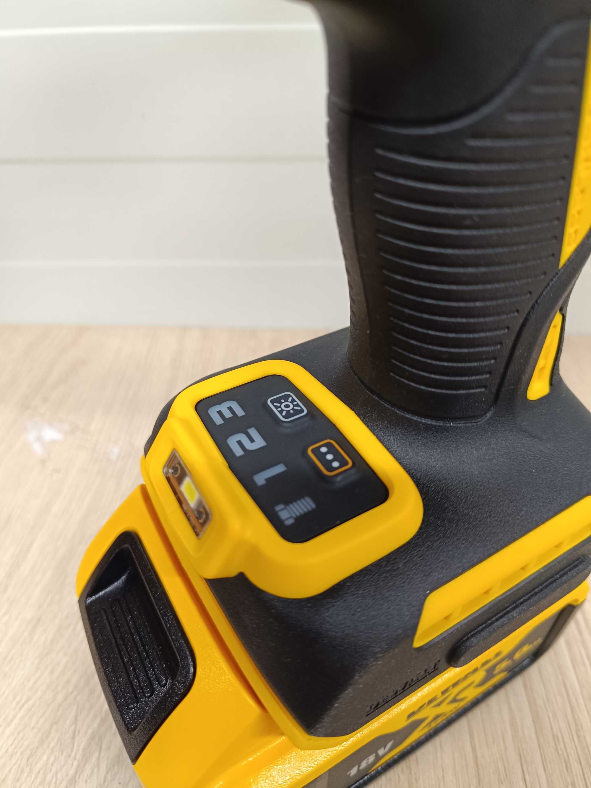 DeWALT DCF900 Klucz udarowy 1/2 1x 5,0Ah 18V 1355NM