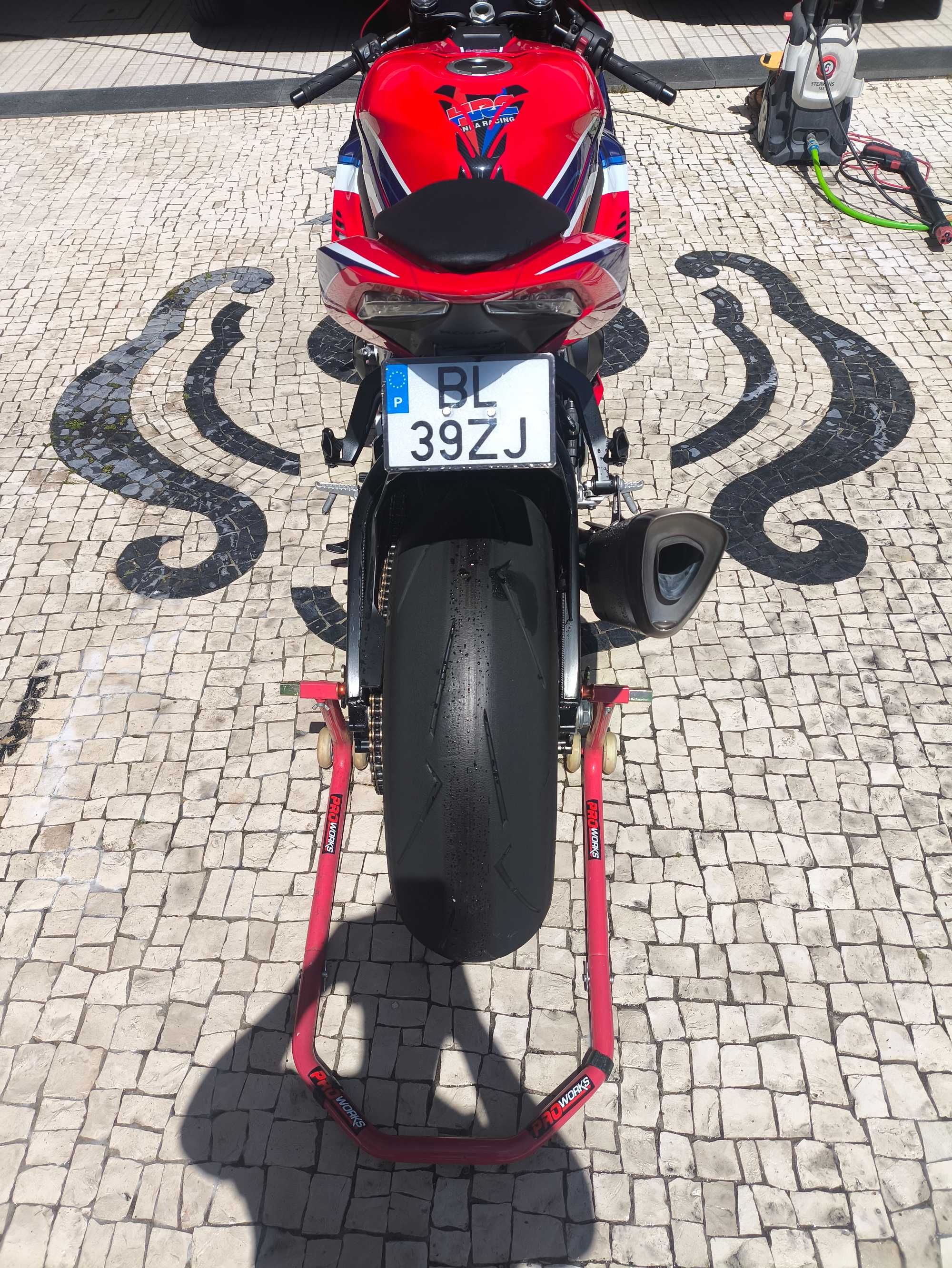 Honda CBR 1000rr-r