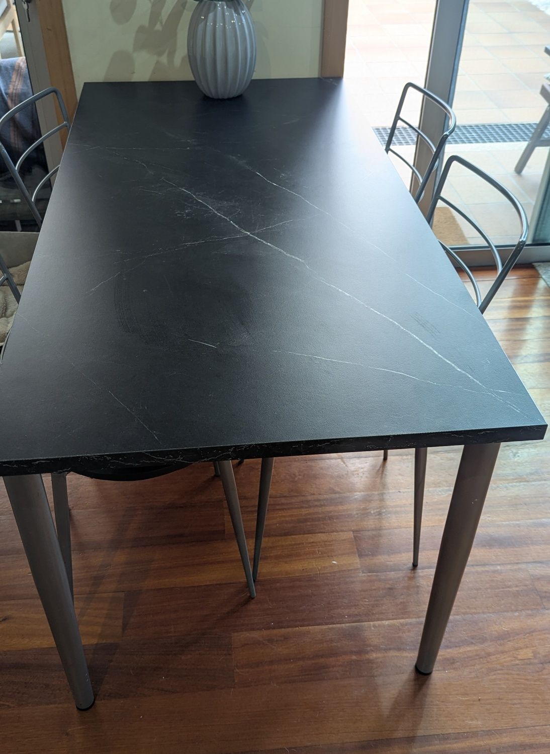 Mesa e 4 cadeiras