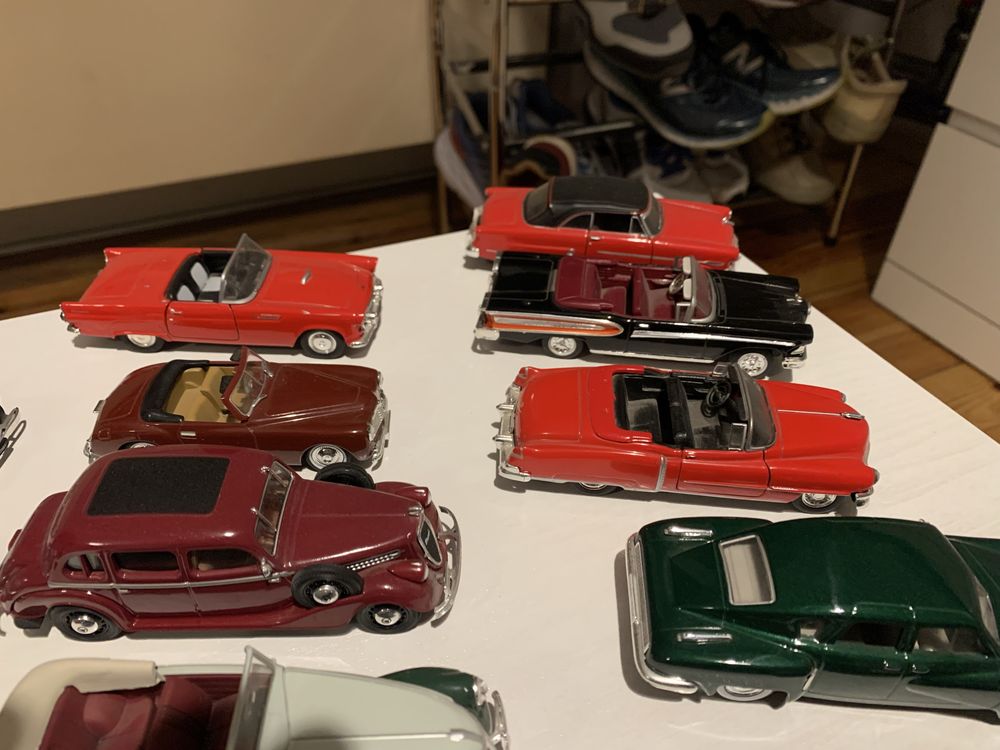 23 modele starych samochodów 1:43