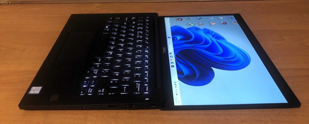 Laptop DELL 7390 Intel® Core™ i7-8th 8GB 256GB SSD USB-C™ FHD podświet
