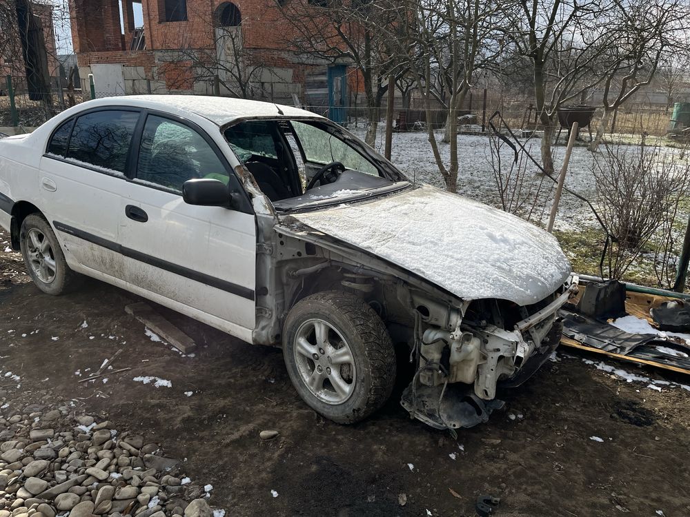 Тойота Авенсіс toyota Avensis т22 розбір на запчастини 2.0 бензин 1azf
