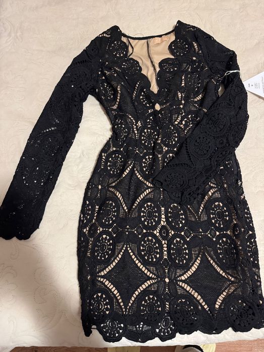 Чорне мереживне плаття
