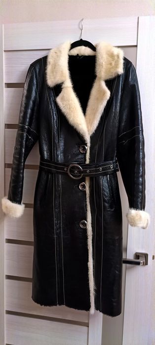 Лакова дублянка з білою норкою (натуральна)