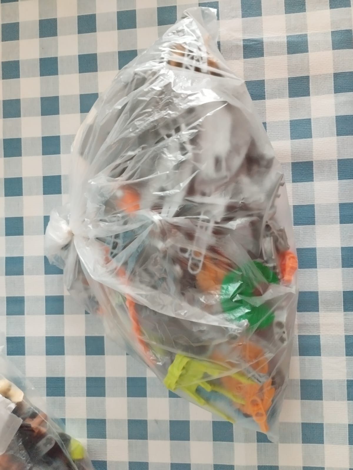 peças de bionicle e lego
