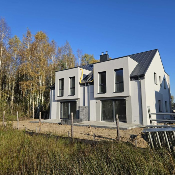 Nowoczesny dom z garażem i pompą ciepła – Głogów Młp., Zabajka