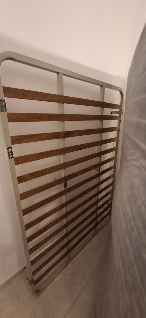 Cama estrado baixo e colchao
