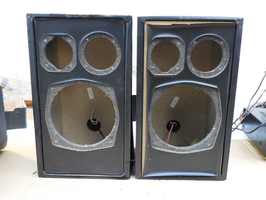 Obudowy kolumn skrzynki Magnat Monitor C