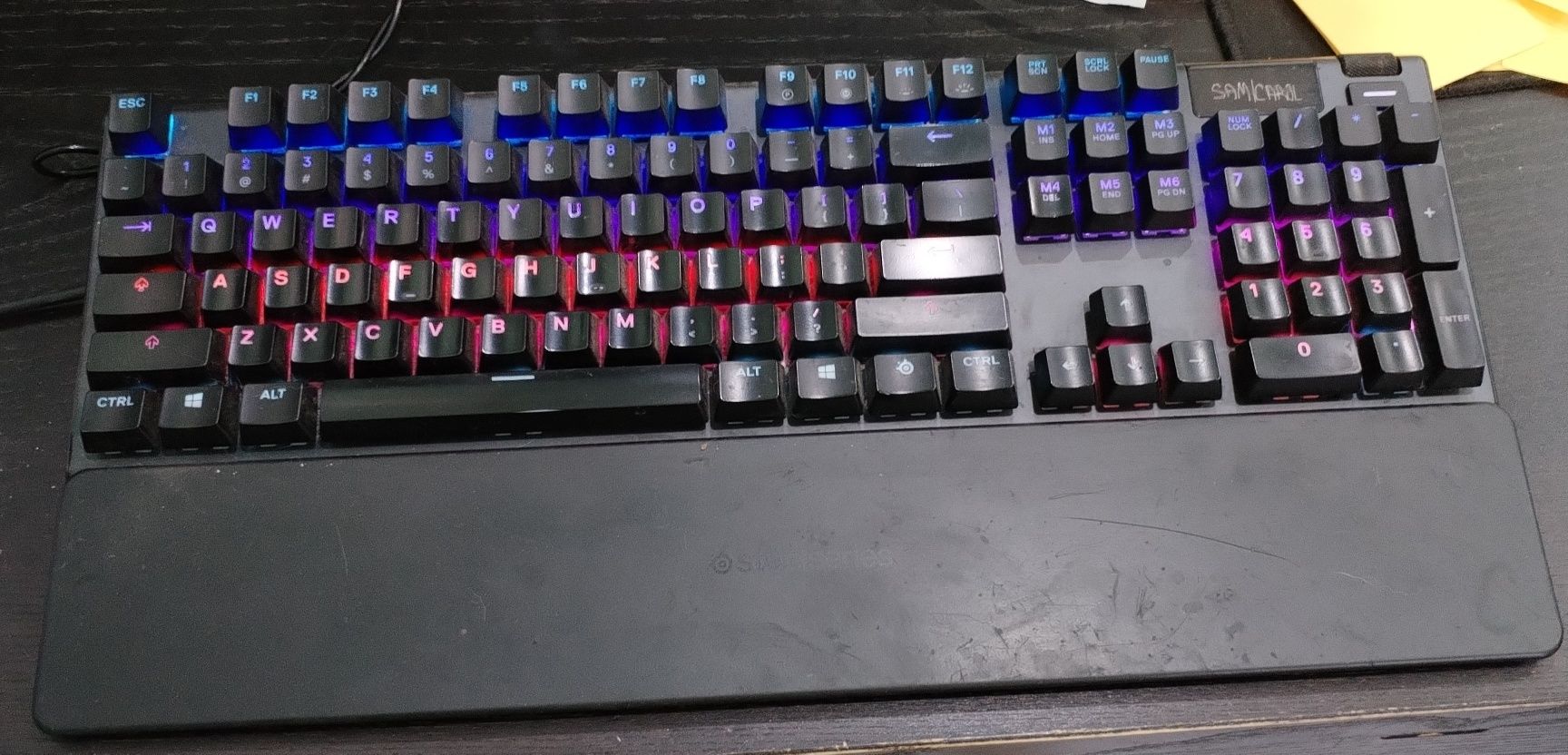 Teclado steelseries apex 5
