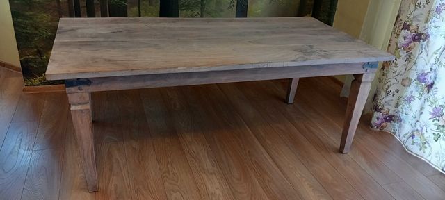 Stół  z litego drewna impregnowany