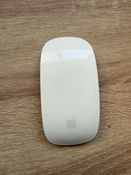 Apple MacBook Air M2 2022 + Magic Mouse 2 + Adaptador 10-1