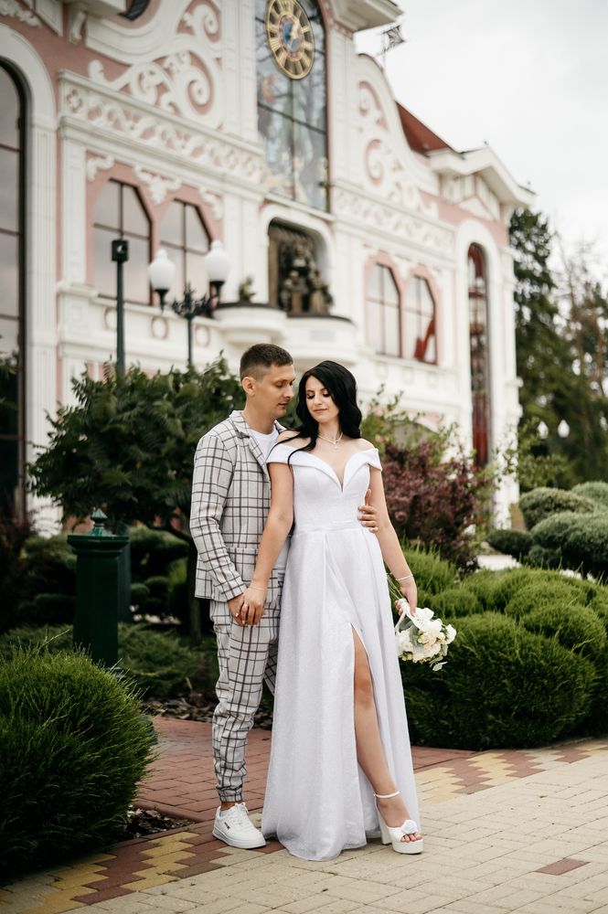 Сукня весільня або вечірня