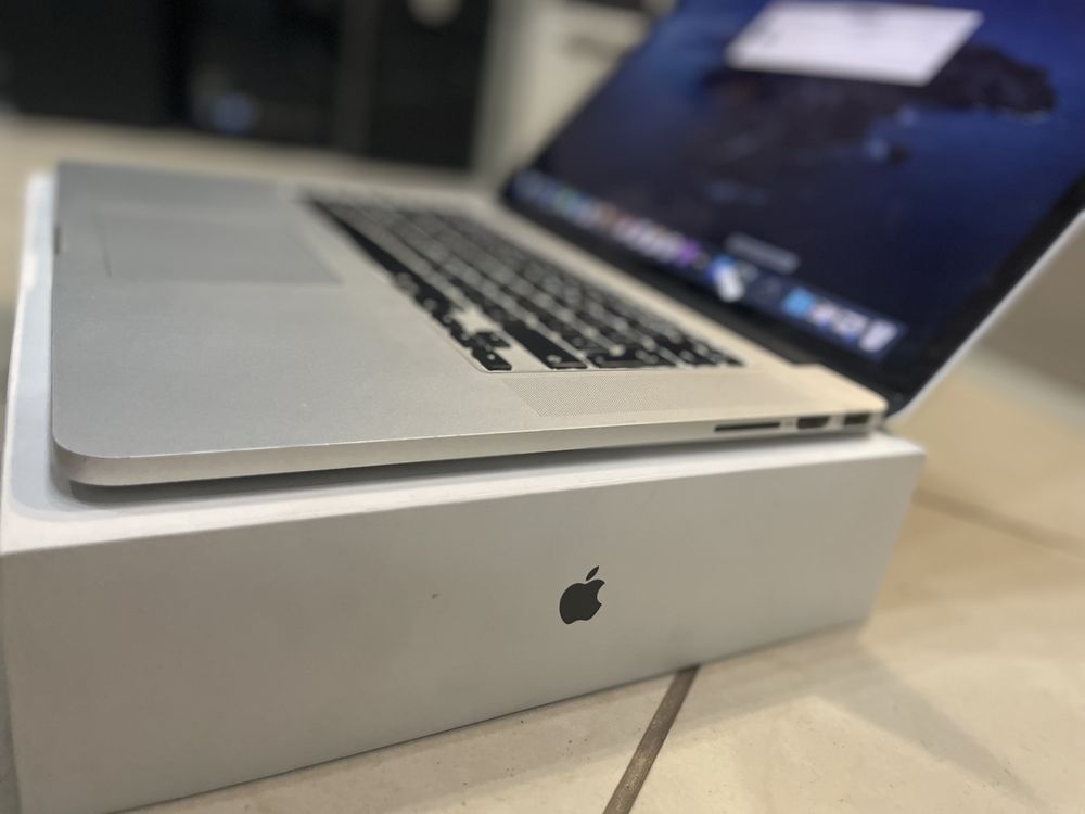 A1398 MacBook Pro Retina 15 15” i7 quad 8 GB 500ssd silver