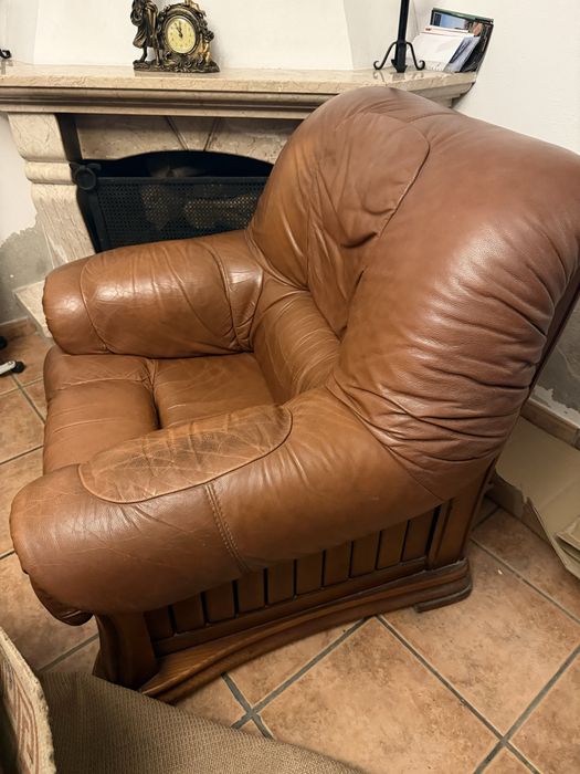 vendo Sofas pele castanho