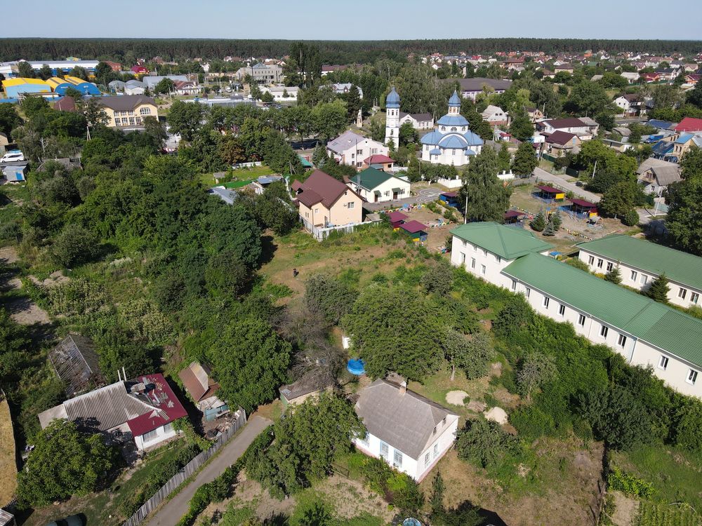 Старі Петрівці. Центр. Ділянка  (24 сотки + будинок 100м2)