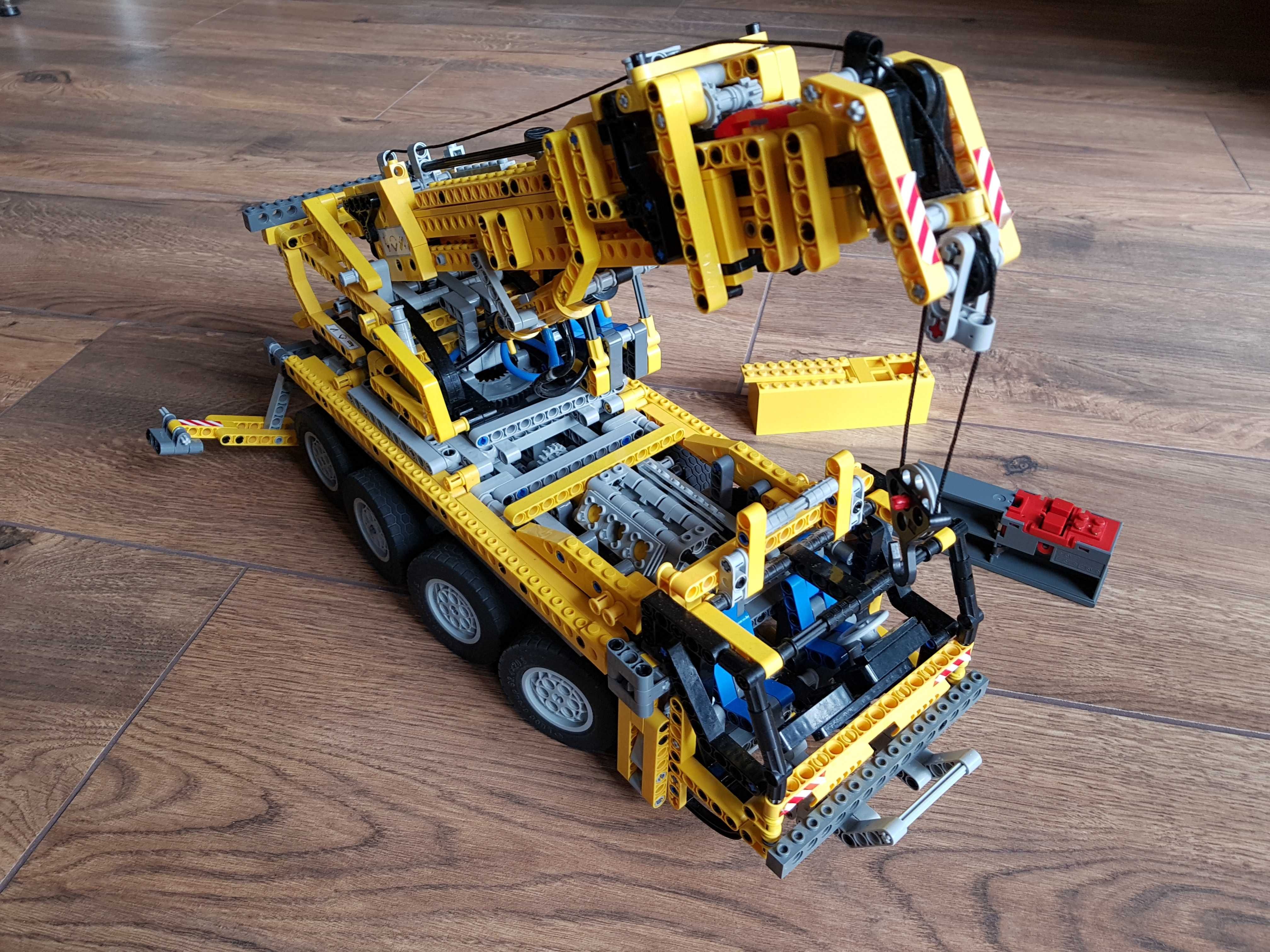 LEGO technic 8421 - Dźwig Żuraw