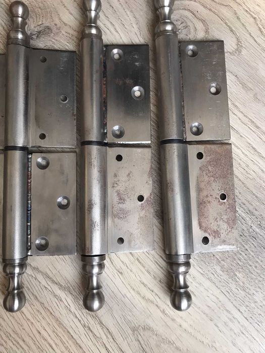 Zawiasy drzwiowe do starych drzwi bezprzylgowych