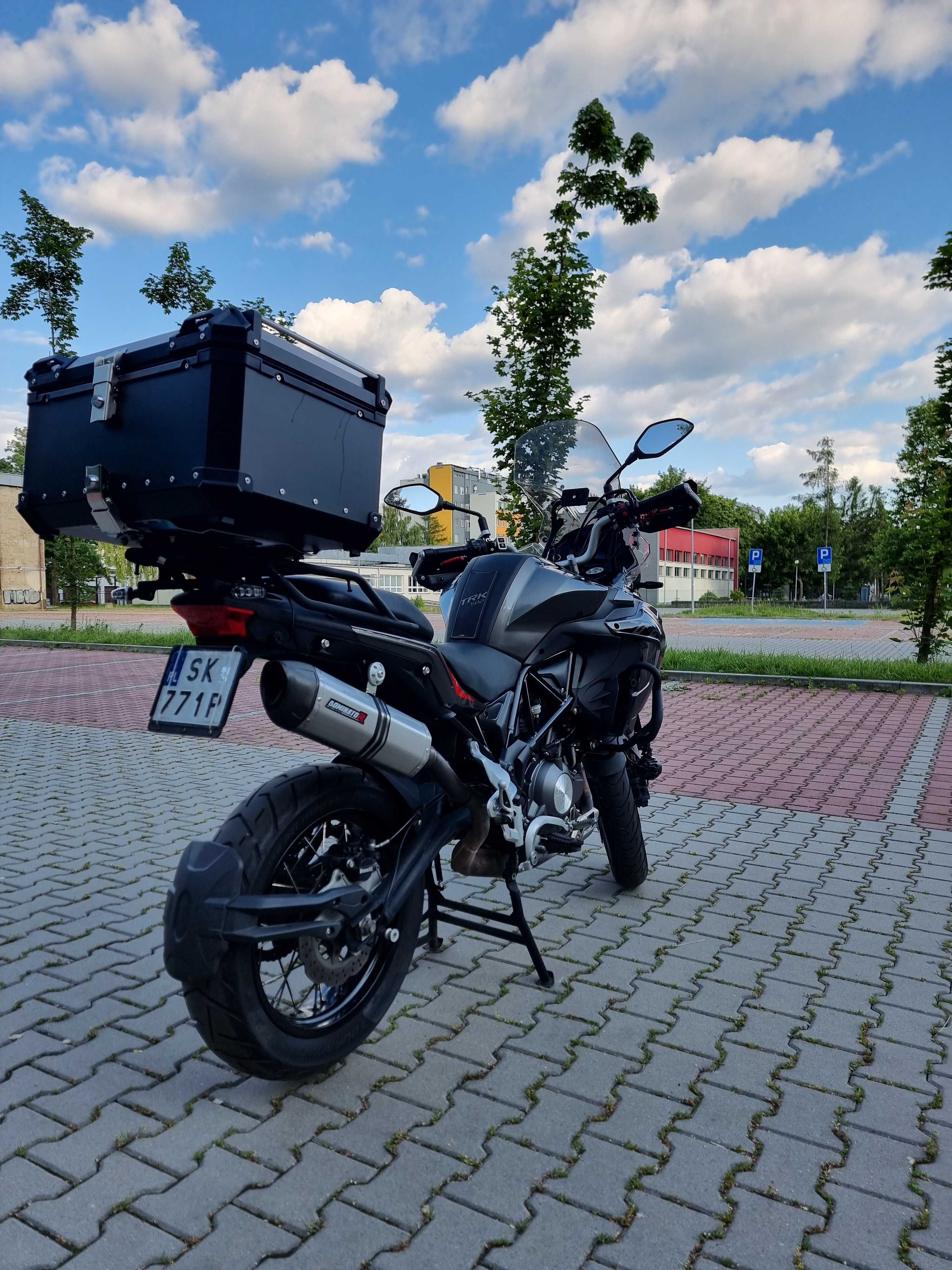 Benelli TRK 502X, wyświetlacz TFT, wideorejestrator przód-tył