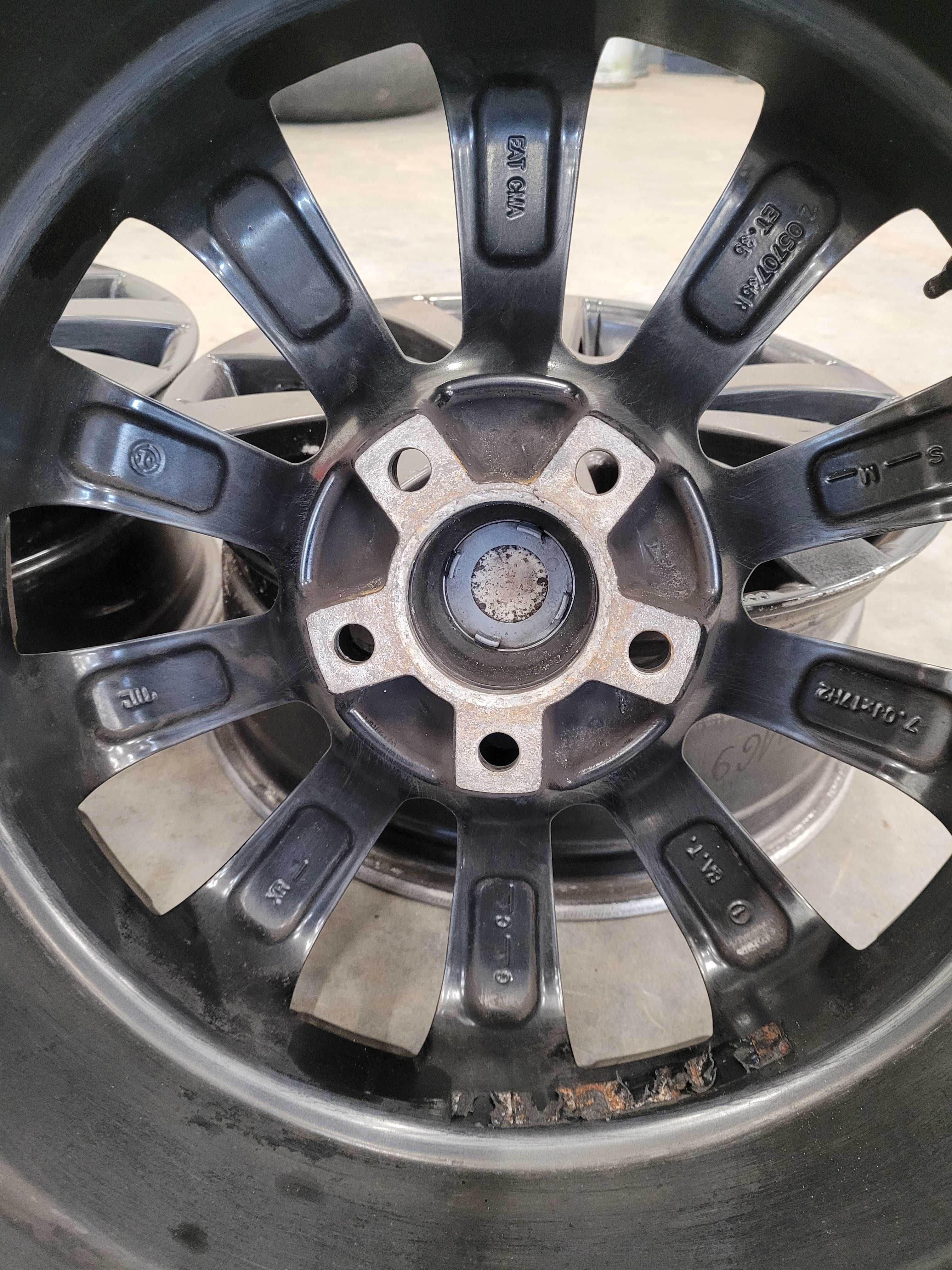 Komplet felg Volkswagen R 17 rozstaw 5x112 ET 35 J 7