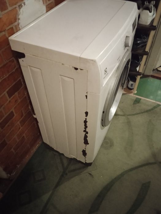 Продам машинку за 2000 гр робоча тока вібрація при оджимі