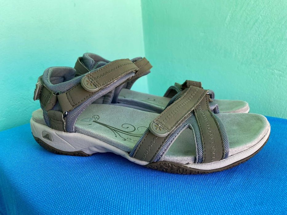 Босоніжки Clarks