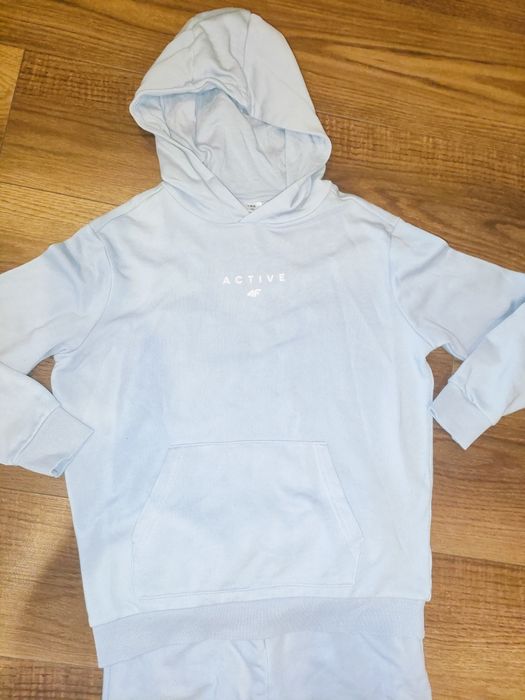 Dres 4F rozmiar 158 warto