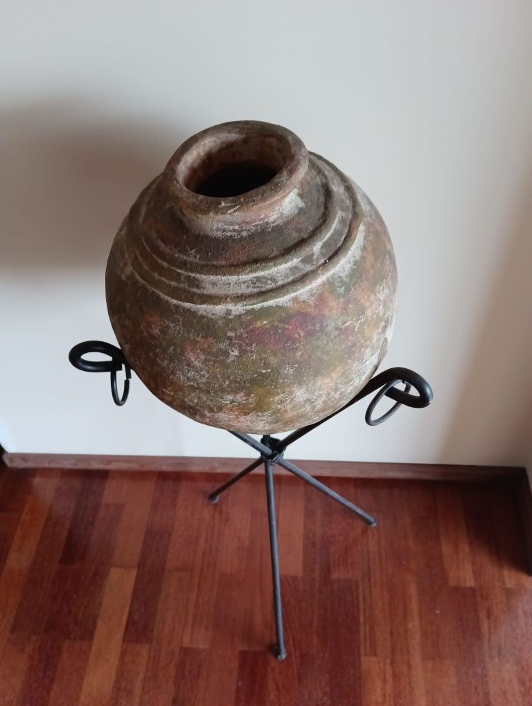 Vaso Antigo com Tripé