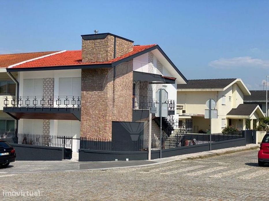 Moradia T5 para arrendamento