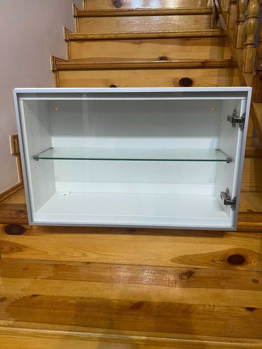 Biała szafka wisząca przeszklona-jak nowa