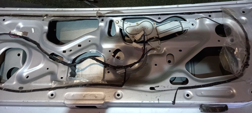 Мазда 323 Крышка багажника универсал