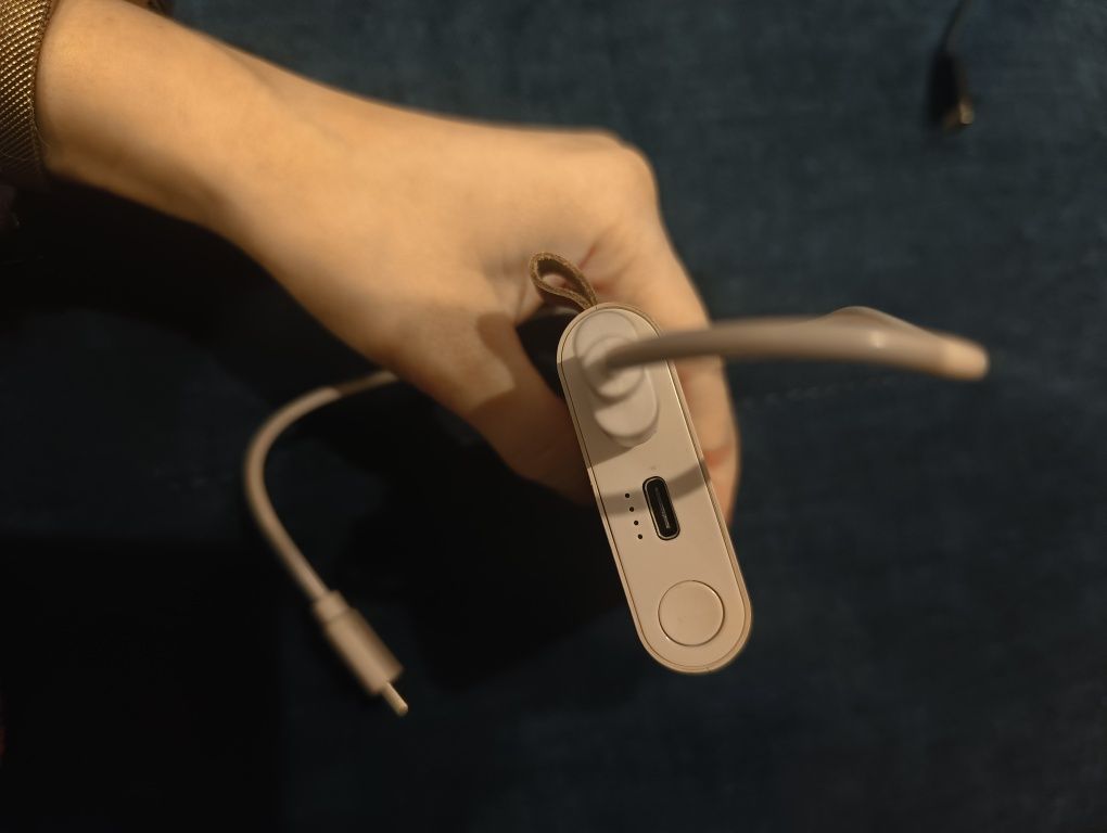 Różowy powerbank 6000mAh idealny do torebki