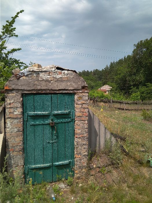 Продам будинок,с.Жаботин+земельні ділянки