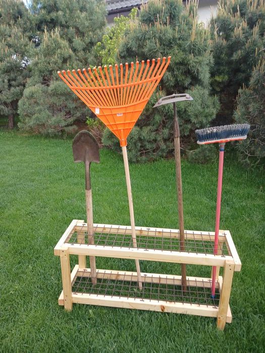 Прдвємо тумбу для зберігання садового інструменту